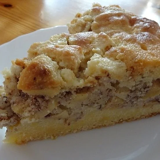 Apfel Nuss Kuchen von Clarisza, frisch gebacken, mit Äpfeln und Nüssen.