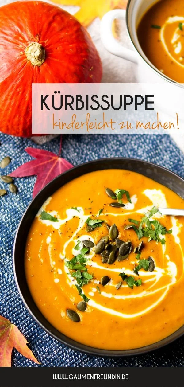 Einfache Kürbissuppe mit Curry in einer Schüssel garnierte mit Kräutern