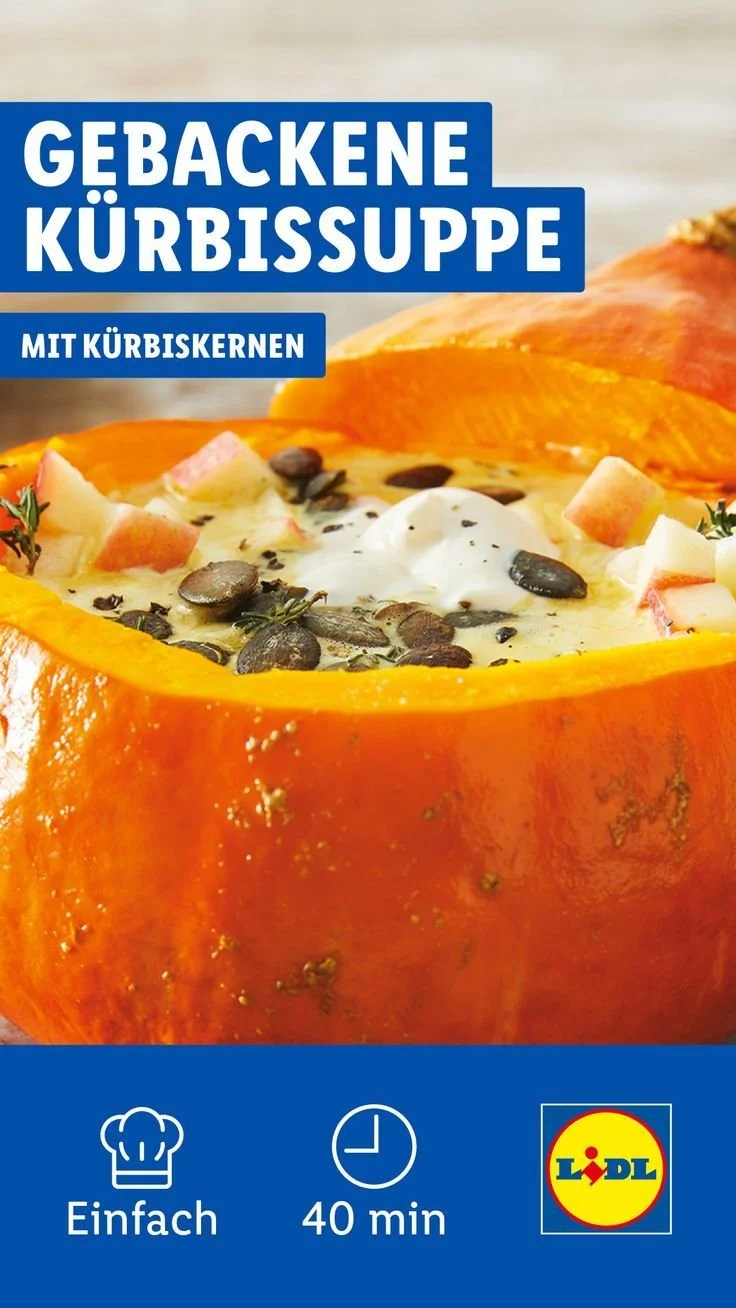 Gebackene Kürbissuppe mit frischen Kürbissen und Gewürzen serviert