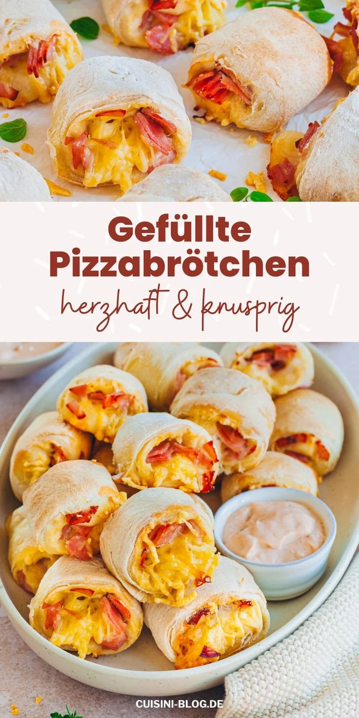 Leckere gefüllte Pizzabrötchen auf einem Teller serviert.