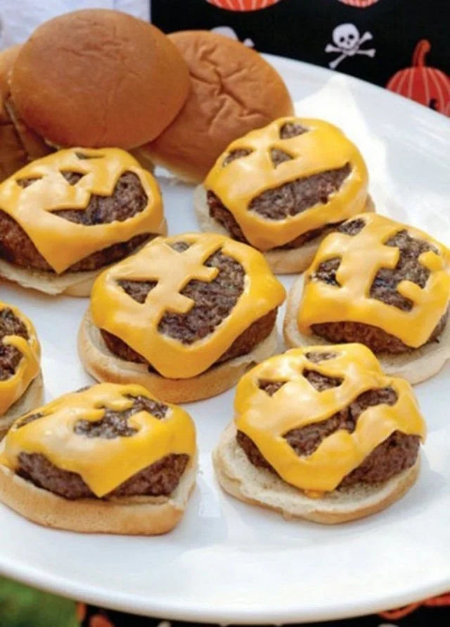 Leckere Cheesburger Käse Gesichter für Halloween Kinder Party Ideen