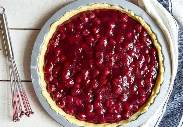 Kirsch-Streusel-Kuchen mit knusprigem Streuselbelag und saftigen Kirschen