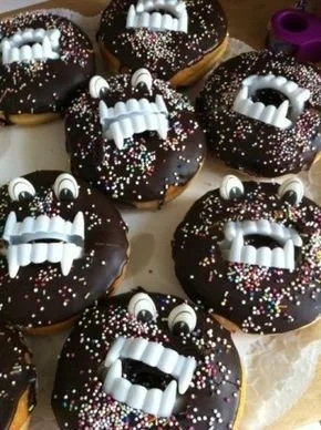 Monster-Donuts als kreative Geburtstags-Ideen für Kinder